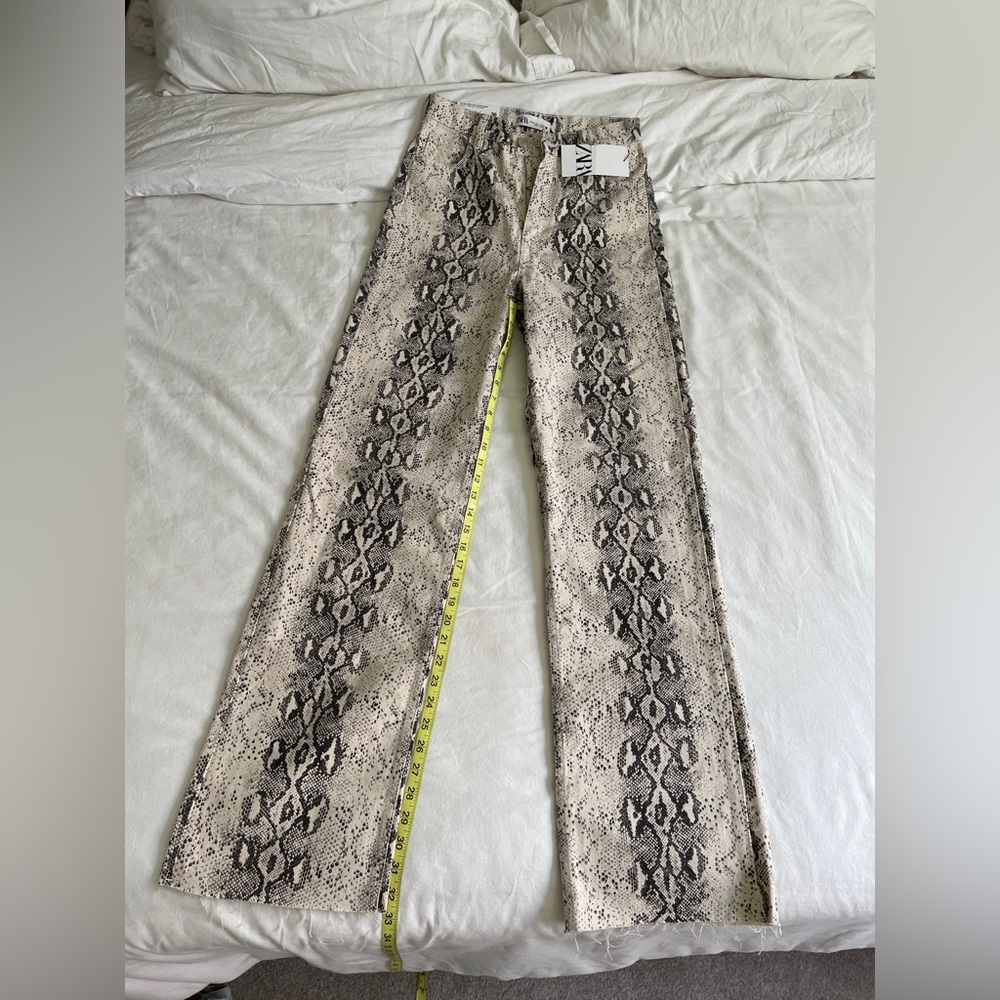 Zara “The 90’s Wide Leg in White Snake” sz US 4 NWT!